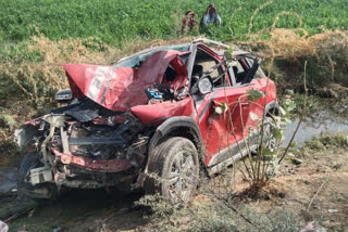 sheopur car collided with tree