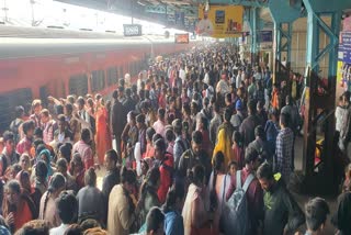 crowd of devotees in mahakal mandir