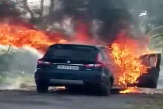 car caught fire..  Six Kerala youth escape from danger in Karnataka