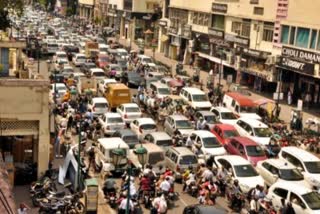 File a case against 300 lawyers who caused the traffic