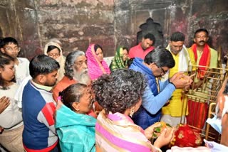 CM Hemant Soren worshipped Maa Chinnamasta with family in Ramgarh