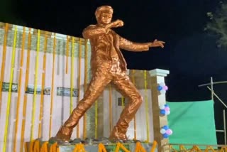 Zubeen Garg unveils statue of him in Digboi Tinsukia