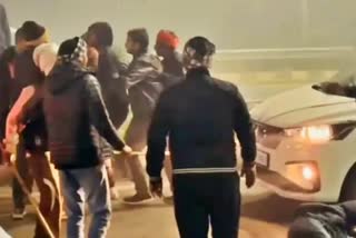 viral video of fight on JP Ganga path of Patna