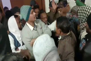 Uproar over bill in private hospital of Dhanbad