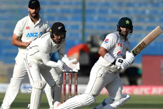 نیوزی لینڈ نے بنائے 449 رنوں کے جواب میں پاکستان کے تین وکٹوں پر 153 رن