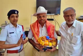 head constable who saved the crow was honored by the MLA