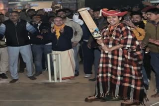 pandit dhirendra krishna shastri play cricket