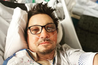 Jeremy Renner shares selfie from hospital as he sends 'love' to fans