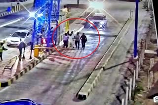 mla-durgam-chinnaiah-assaults-a-toll-plaza-staff