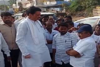 MLA Raja Venkatappa scold to Contractor