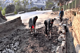 Road problem in Mandi.