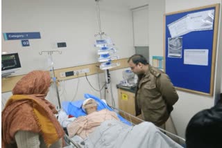 Snatcher injured ASI by stabbing him in delhi
