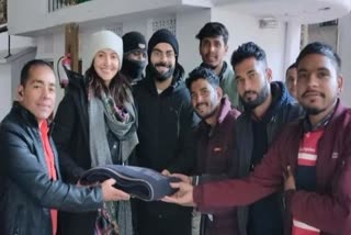 Anushka Sharma  Virat Kohli  Virat Kohli pay visit to Vrindavan ashram  Anushka Sharma pay visit to Vrindavan ashram  अनुष्का शर्मा  विराट कोहली  बाबा नीम करोली  विराट कोहली वृंदावन आश्रम दौरा  अनुष्का शर्मा वृंदावन आश्रम दौरा