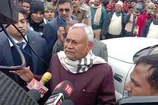 Nitish Kumar interacts with media at Samadhan Yatra