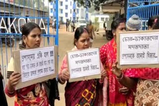 Demonstration at police station