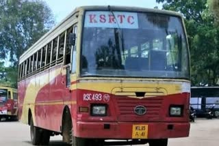 Ksrtc bus accident at thiruvananthapuram  killippalam  killippalam Ksrtc bus accident  കെഎസ്ആർടിസി ബസ് ബൈക്കുകളിലിടിച്ച് അപകടം  കിള്ളിപ്പാലം അപകടം  തിരുവനന്തപുരം ബസ് അപകടം  കെഎസ്ആർടിസി ബസ് അപകടം  Ksrtc bus accident  കിള്ളിപ്പാലത്ത് കെഎസ്ആർടിസി ബസ്  ഒഴിവായത് വൻ ദുരന്തം  കിള്ളിപ്പാലം  ksrtc accident