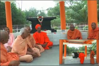 Siddalinga Swamiji visits jnana yogashrama
