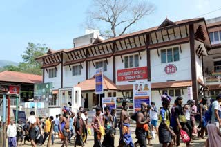 sabarimala  മകരവിളക്ക് മഹോല്‍സവം  ആരോഗ്യ വകുപ്പ്  ശബരിമല  പത്തനംതിട്ട  കേരള വാർത്തകൾ  മലയാളം വാർത്തകൾ  തിരുവാഭരണ ഘോഷയാത്ര  ശബരിമല മെഡിക്കൽ ടീം  അടിയന്തിര ചികിത്സ  makaravilakku festival  sabarimala news  kerala news  malayalam news  sabarimala medical team  Medical team along with Thiruvabharanam procession