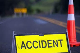 bhind high speed car collided with handcart