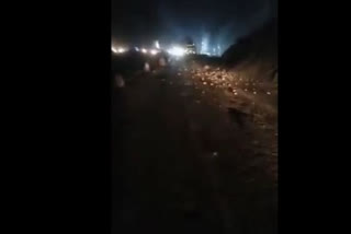 Shooting stones blocks Jammu-Srinagar highway