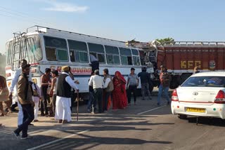 5-killed-several-injured-in-bus-truck-collision-in-jodhpur