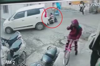 Girl Dragged by Car in Delhi