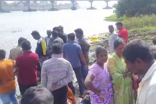 Young woman commits suicide jumping into Kapila river