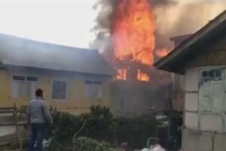 بارہمولہ اور گاندربل میں آتشزدگی، دو رہائشی مکان خاکستر