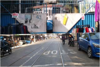 Tram Line in Kolkata creating problem for two wheeler riders and pedestrians