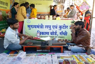 Lacquer bangles became center of attraction