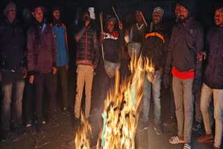 Adivasi Ekta Yuva Manch burnt effigy of Babulal Marandi over Sammed Shikhar dispute in Giridih