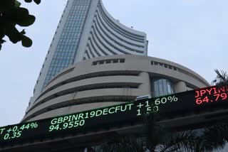 Sensex fell 243 points in early trade, Nifty also slipped (file photo)