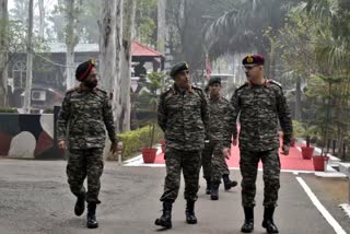 GOC 16 corps Lt Gen Sandeep Jain Visits IB in Akhnoor Jammu