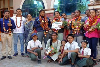 daughters won gold medal in power lifting