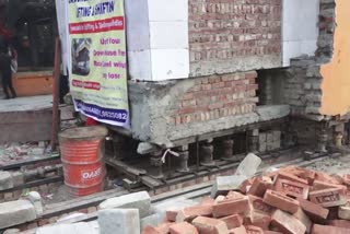 A hanuman temple being shifted away from the national highway with the help of jacks to facilitate the road widening in Uttar Pradesh's Shahjahanpur district.