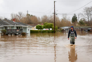 floods in california and los angeles at america,floods in california,floods in los angeles,floods in america,ಅಮೆರಿಕದಲ್ಲಿ ಪ್ರವಾಹ,ಲಾಸ್ ಏಂಜಲೀಸ್​ನಿಂದ ಪ್ರವಾಹ,ಕ್ಯಾಲಿಫೋರ್ನಿಯಾದಲ್ಲಿ ಪ್ರವಾಹ,ಅಮೆರಿಕದಲ್ಲಿ ಧಾರಾಕಾರ ಮಳೆ,ವಿದ್ಯುತ್ ಸಂಪರ್ಕ ಕಡಿತ,ಜನಜೀವನ ಅಸ್ತವ್ಯಸ್ತ