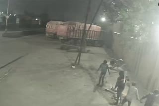 bloody clash in thieves gang in Bhilai