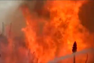 Massive fire breaks out in Jhupri Market, Kolkata