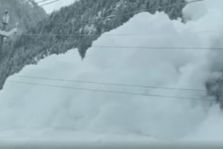 وادی کشمیر کے بالائی علاقوں میں تازہ برف باری