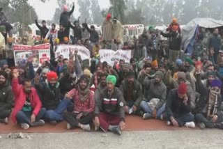 108 ambulance drivers jammed at Ladowal Toll Plaza in Ludhiana