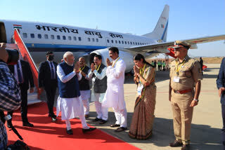 PM Modi In Hubballi,PM Modi in Karnataka,26th National Youth Festival,ಹುಬ್ಬಳ್ಳಿಗೆ ಆಗಮಿಸಿದ ಪ್ರಧಾನಿ,ಪ್ರಧಾನಿ ಮೋದಿ ಹುಬ್ಬಳ್ಳಿ ಪ್ರವಾಸ,ಪ್ರಧಾನಿ ಮೋದಿ ಪೋಟೋಗಳು