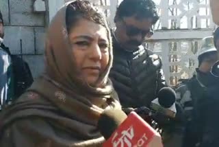 Mehbooba Visits Mufti’s Grave : محبوبہ کی مفتی سعید کے مزار پر حاضری