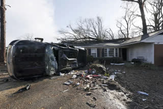 Seven were killed in storms and tornadoes that billowed across central Alabama and Georgia.