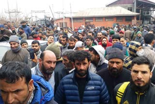 محکمہ بجلی کے عارضی ملازمین کا پلوامہ میں احتجاج