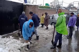 Snowfall Aftermath: برفباری کے بعد معمولات زندگی بحال ہو رہی ہے