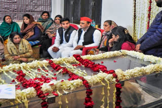 Ex-Union minister Sharad Yadav cremated in MP village