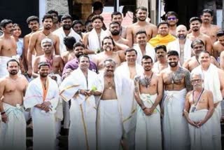 Indian cricketers visit Padmanabhaswamy temple