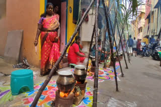 தெருவே கூடி சமத்துவ பொங்கல் வைத்து கொண்டாட்டம்