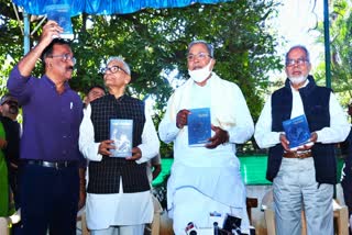 Siddaramaiah released the book Ellara Gandhiji