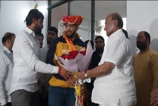 Sharad Pawar Honors Shivraj Rakshe in Pune